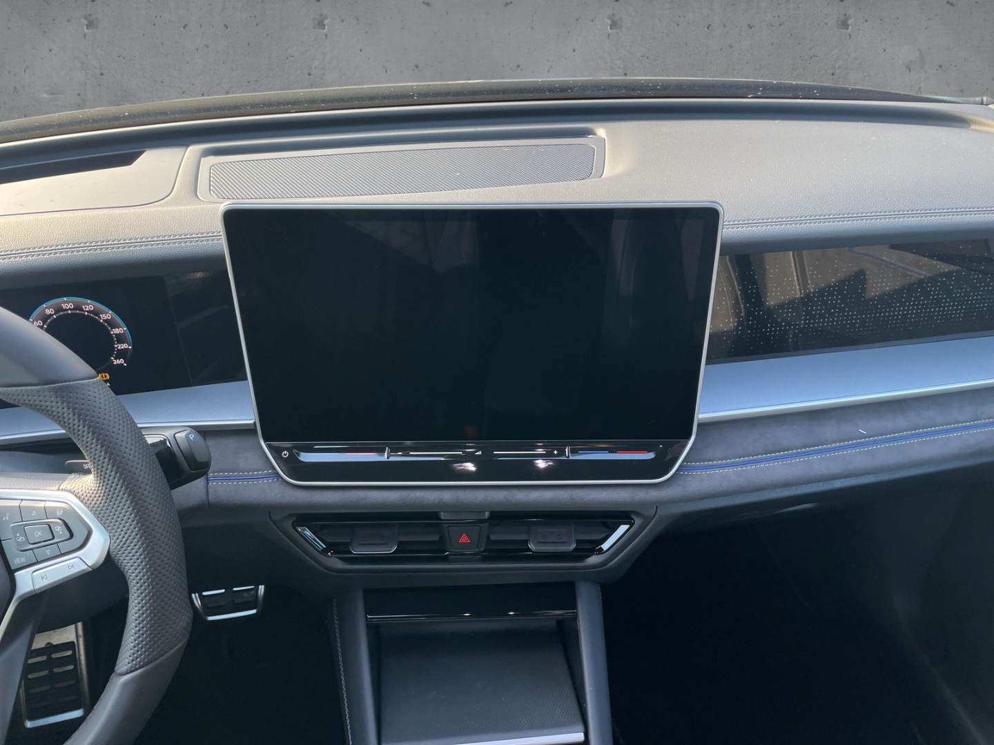 Fahrzeugabbildung Volkswagen Tayron 1.5 eHybrid R-Line Pano Navi IQ.LIGHT ACC