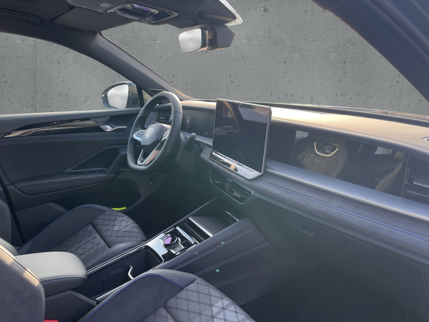 Fahrzeugabbildung Volkswagen Tayron 1.5 eHybrid R-Line Pano Navi IQ.LIGHT ACC