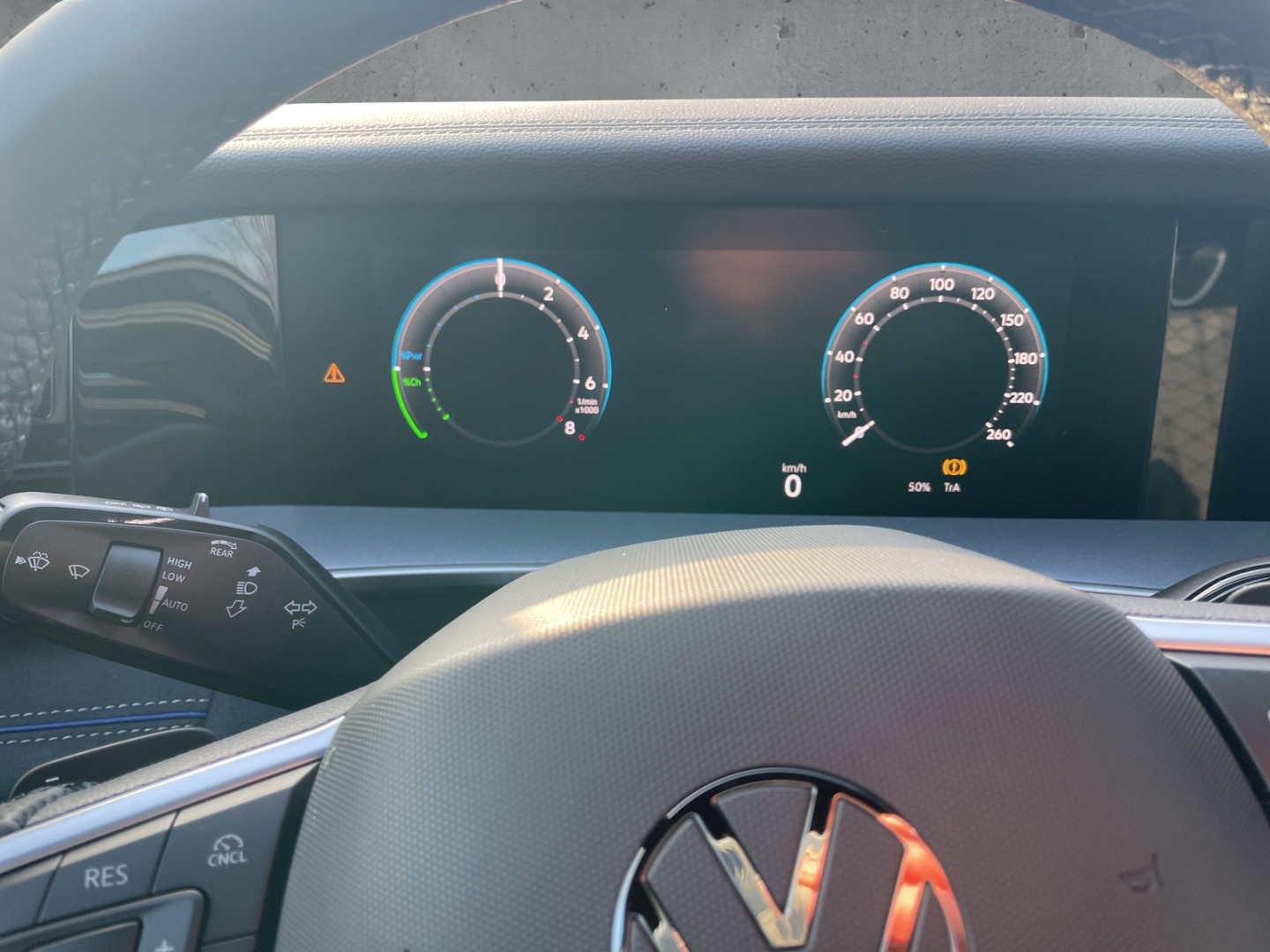 Fahrzeugabbildung Volkswagen Tayron 1.5 eHybrid R-Line Pano Navi IQ.LIGHT ACC