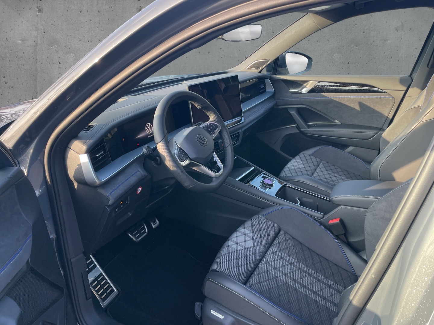 Fahrzeugabbildung Volkswagen Tayron 1.5 eHybrid R-Line Pano Navi IQ.LIGHT ACC