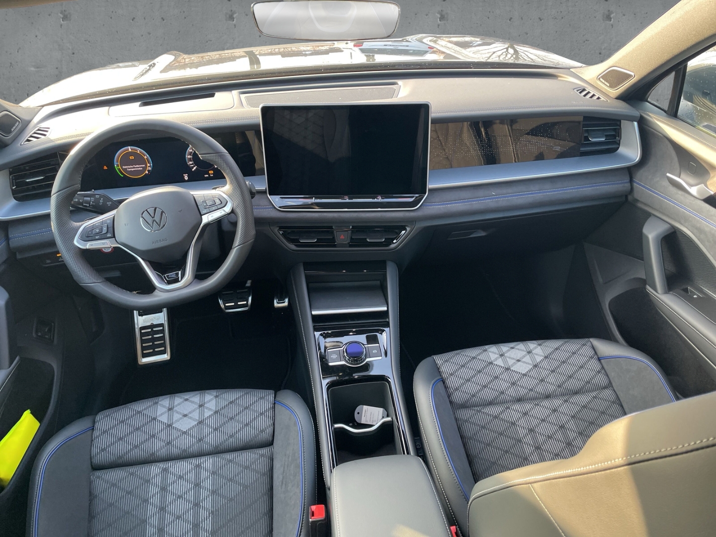 Fahrzeugabbildung Volkswagen Tayron 1.5 eHybrid R-Line Pano Navi IQ.LIGHT ACC