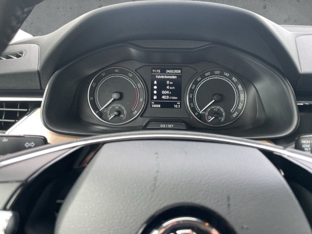 Fahrzeugabbildung SKODA Kamiq 1.0 TSI STYLE LED Klimaaut. SHZ PDC Bolero LM17