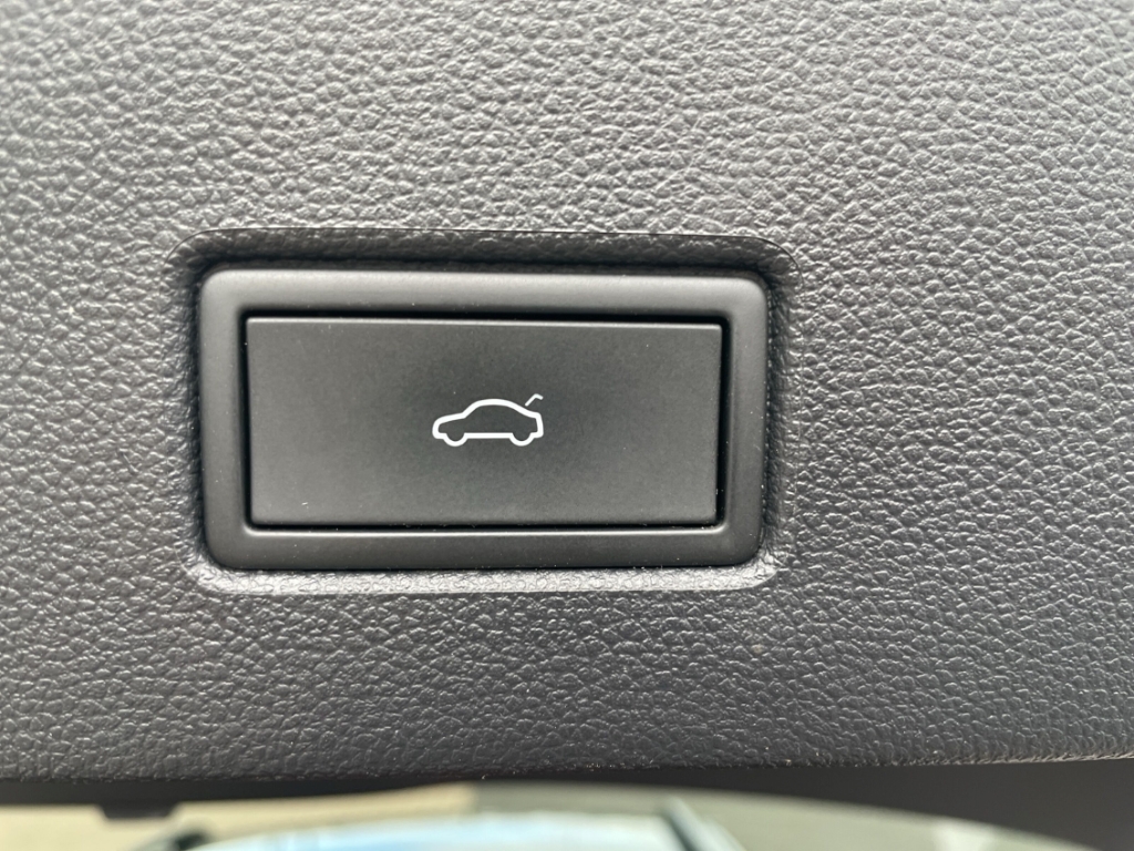 Fahrzeugabbildung Volkswagen T-Roc 2.0 TDI DSG Sport ACC PDCv+h SHZ LED Klima Color