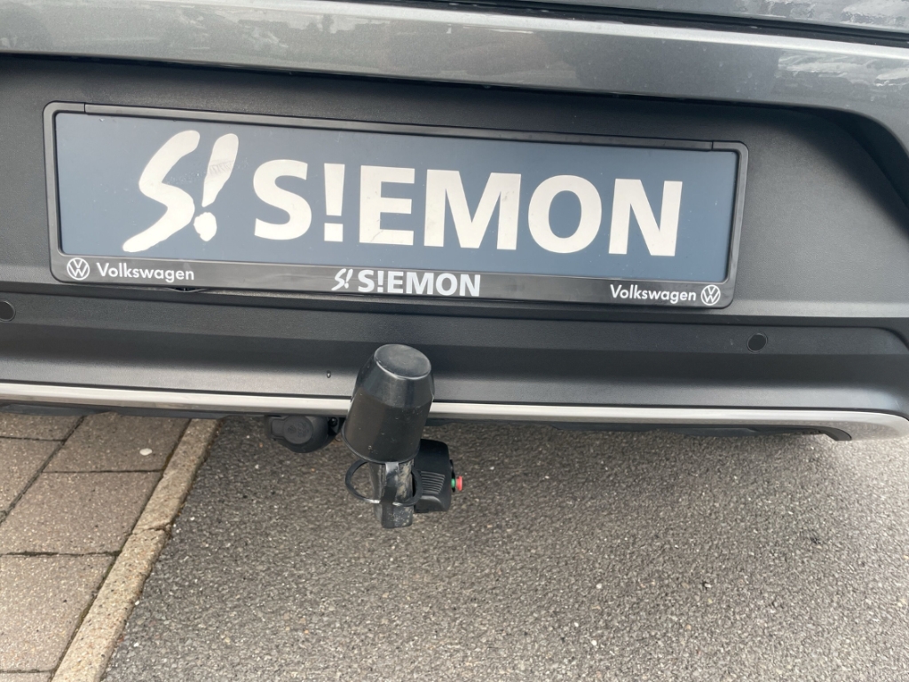 Fahrzeugabbildung Volkswagen T-Roc 2.0 TDI DSG Sport ACC PDCv+h SHZ LED Klima Color