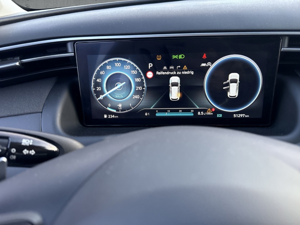 Fahrzeugabbildung Hyundai TUCSON 1.6 T-GDi DCT 4WD 48V TREND Panodach eHKL Navi Digitales Cockpit LED