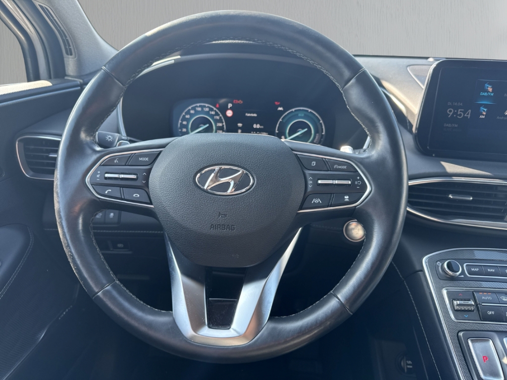 Fahrzeugabbildung Hyundai SANTA FE Plug-In Hybrid T-GDI ACC SHZ PDCv+h Temp LED Navi