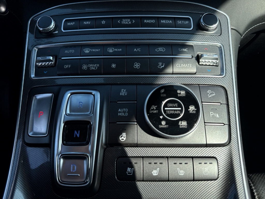 Fahrzeugabbildung Hyundai SANTA FE Plug-In Hybrid T-GDI ACC SHZ PDCv+h Temp LED Navi