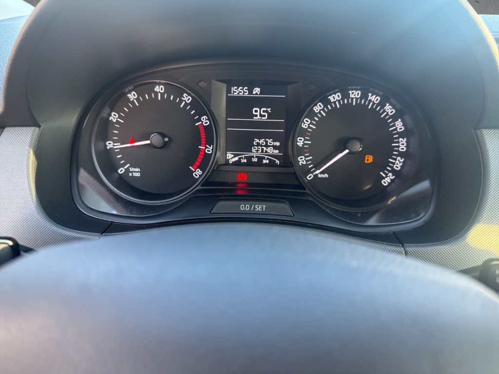 Fahrzeugabbildung SKODA Fabia 1.0 MPI Cool Klima Freisprech BT