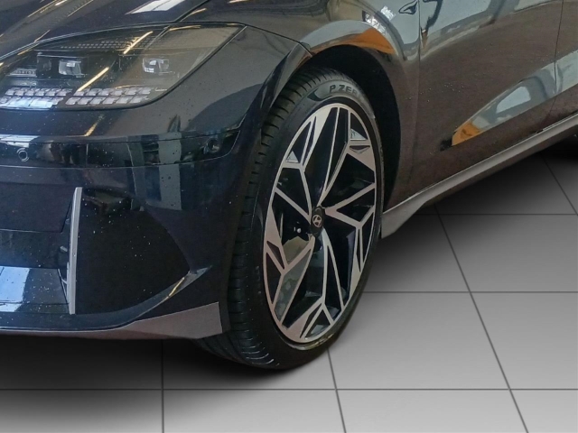Fahrzeugabbildung Hyundai IONIQ 6 77,4kWh 4WD UNIQ 20LM HUD Navi Digitales Cockpit Memory Sitze Soundsystem