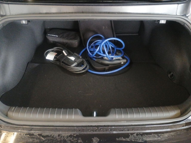 Fahrzeugabbildung Hyundai IONIQ 6 77,4kWh 4WD UNIQ 20LM HUD Navi Digitales Cockpit Memory Sitze Soundsystem