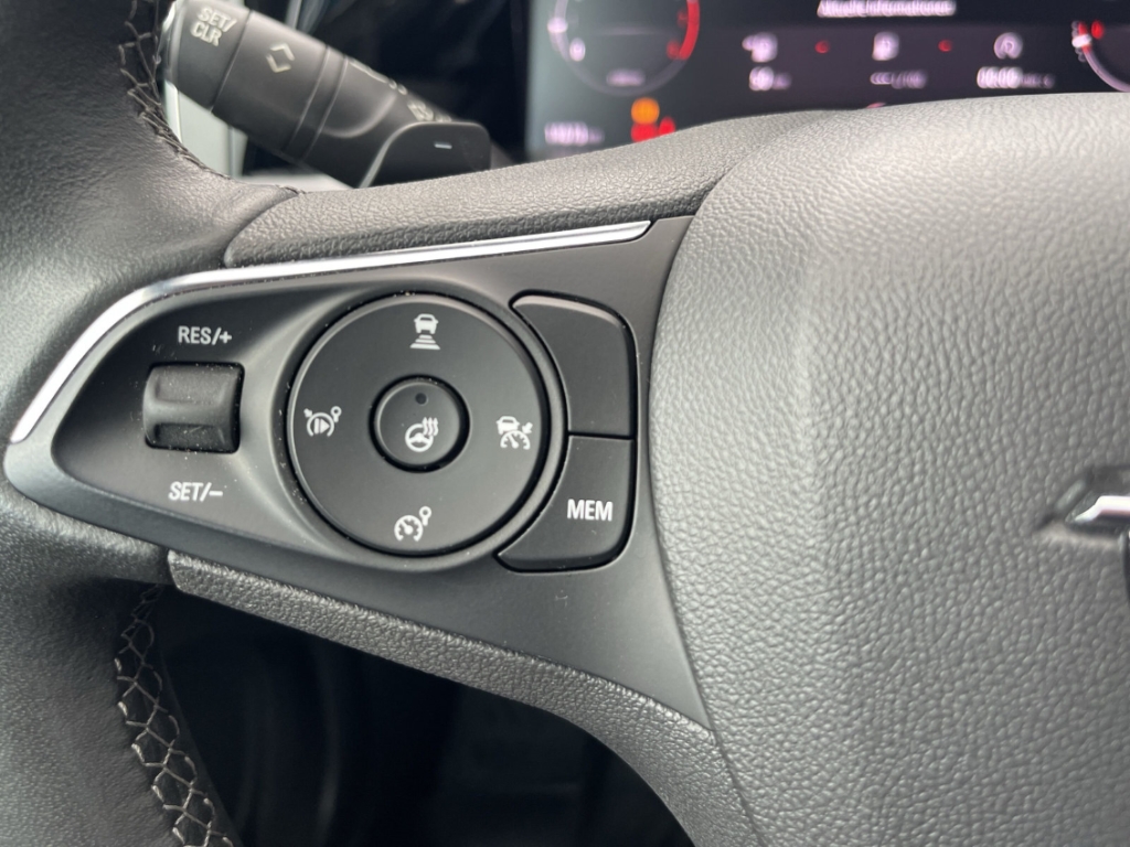 Fahrzeugabbildung Opel Grandland 1.2 Elegance Matrix RFK SHZ LHZ Totwi
