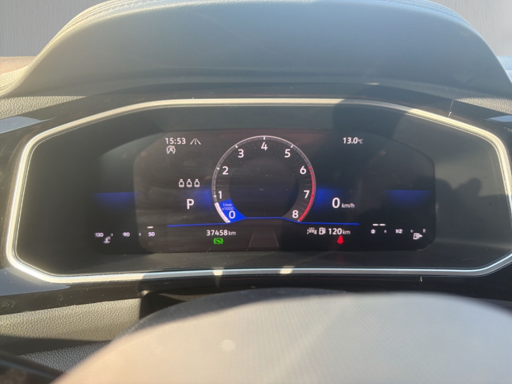 Fahrzeugabbildung Volkswagen T-Roc 1.5 TSI DSG R-Line LED+ SHZ ParkAssist GJR