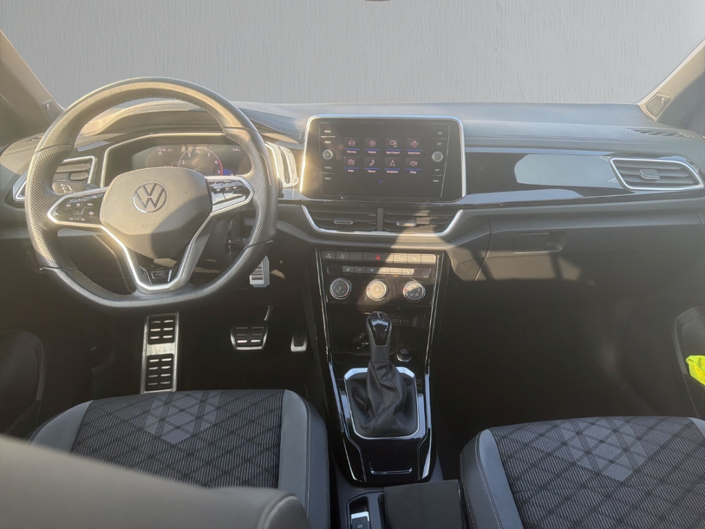 Fahrzeugabbildung Volkswagen T-Roc 1.5 TSI DSG R-Line LED+ SHZ ParkAssist GJR