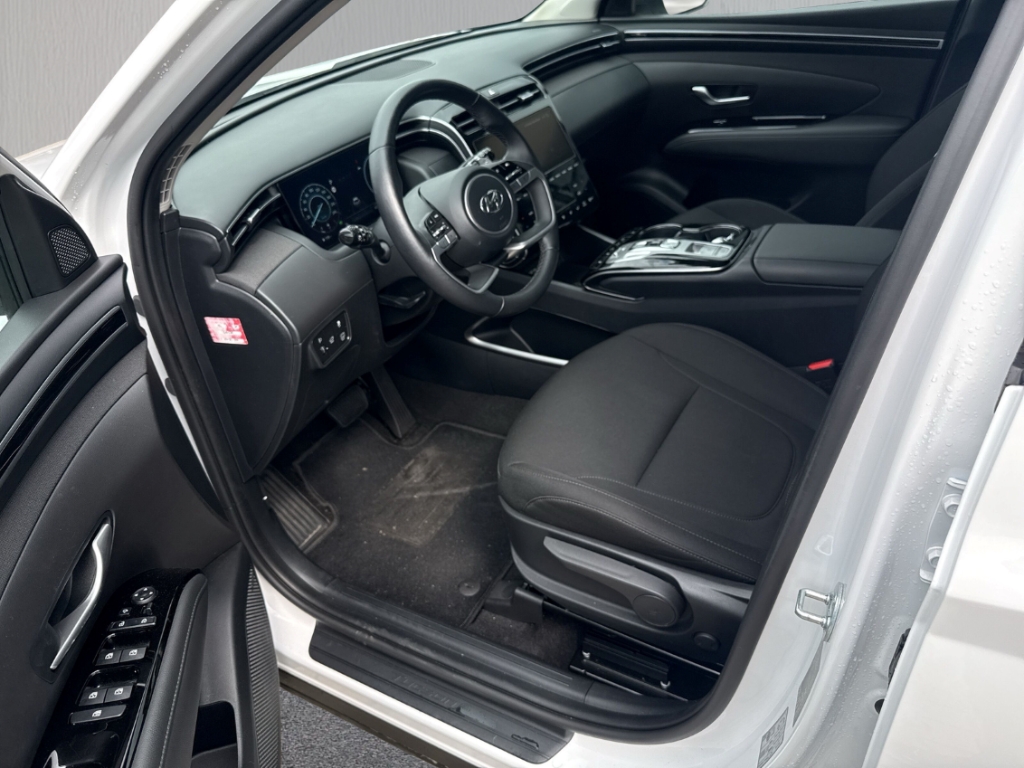 Fahrzeugabbildung Hyundai TUCSON HEV 1.6 T-GDi 2WD AT TREND Krell el.Heckklappe Navi Digitales Cockpit