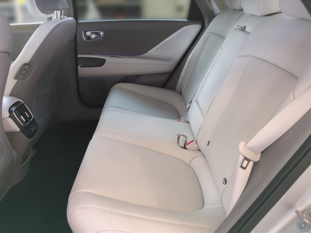 Fahrzeugabbildung Hyundai IONIQ 6 77,4kWh 4WD UNIQ Digi-Spiegel HUD Navi Digitales Cockpit Memory Sitze Soundsystem Bose
