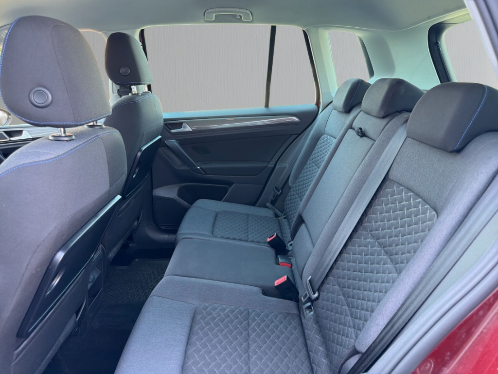 Fahrzeugabbildung Volkswagen Golf Sportsvan 1.0 TSI DSG Join AHK Navi SHZ GRA PDC GJR