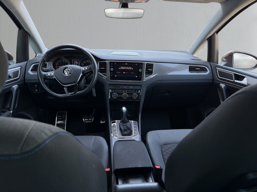Fahrzeugabbildung Volkswagen Golf Sportsvan 1.0 TSI DSG Join AHK Navi SHZ GRA PDC GJR