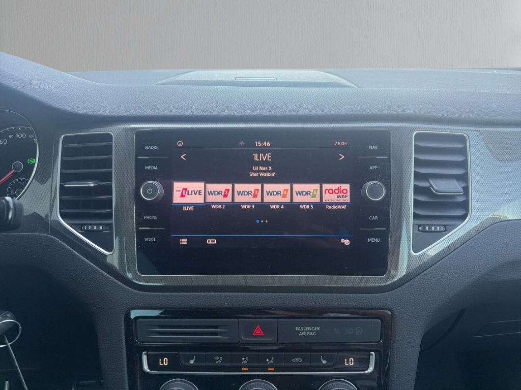 Fahrzeugabbildung Volkswagen Golf Sportsvan 1.0 TSI DSG Join AHK Navi SHZ GRA PDC GJR