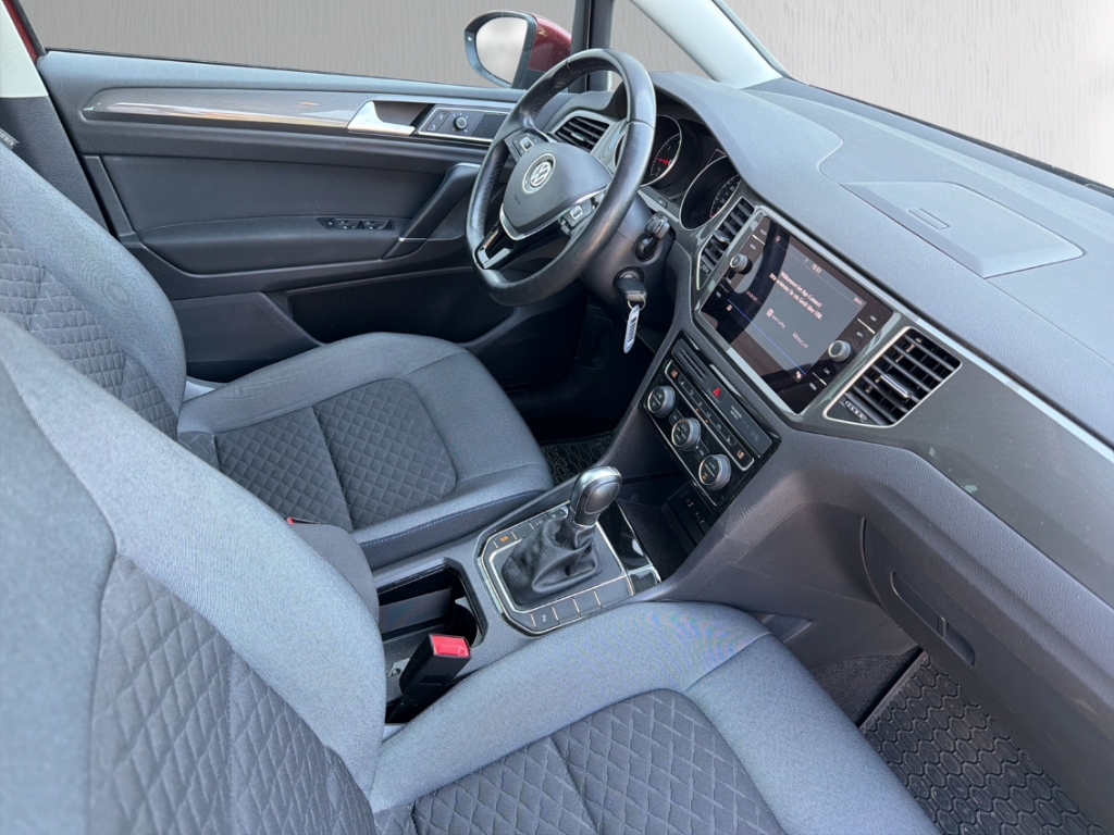 Fahrzeugabbildung Volkswagen Golf Sportsvan 1.0 TSI DSG Join AHK Navi SHZ GRA PDC GJR