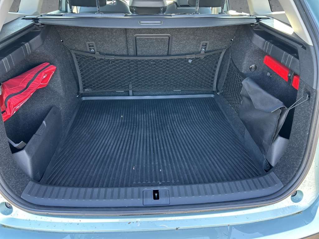 Fahrzeugabbildung SKODA Enyaq iV 60 LOFT AHK NAVI PDC R-Kam GRA FrontAss