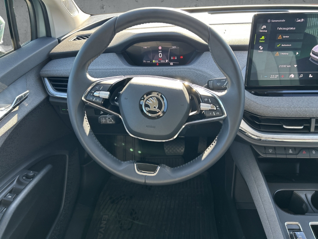 Fahrzeugabbildung SKODA Enyaq iV 60 LOFT AHK NAVI PDC R-Kam GRA FrontAss