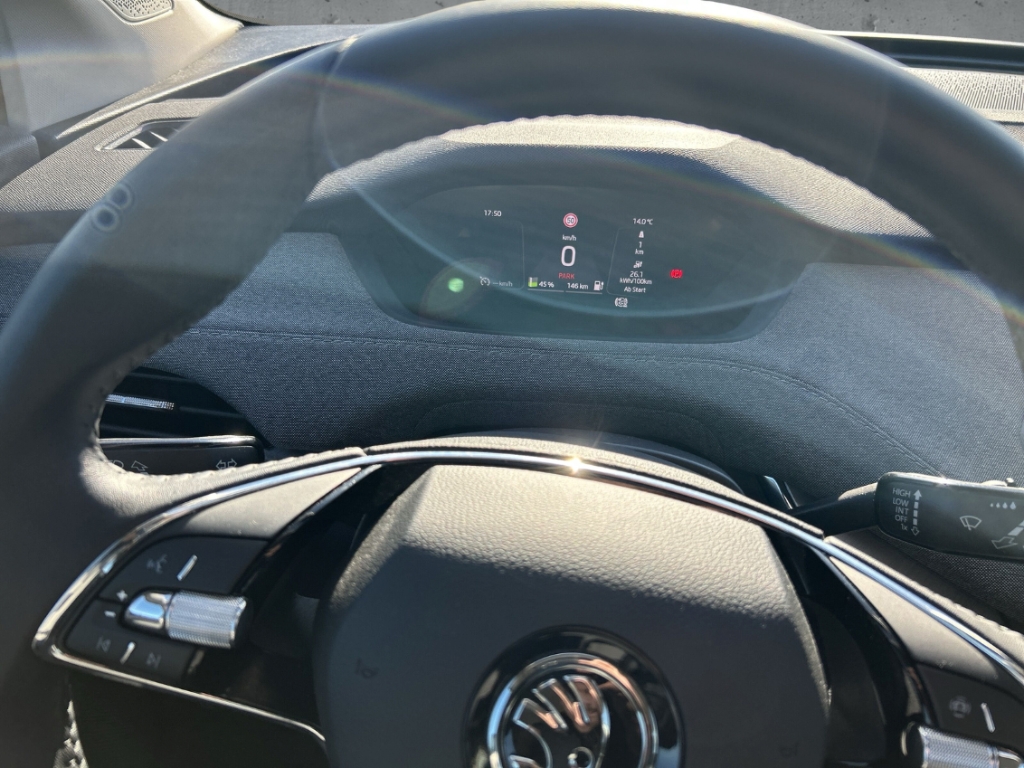 Fahrzeugabbildung SKODA Enyaq iV 60 LOFT AHK NAVI PDC R-Kam GRA FrontAss