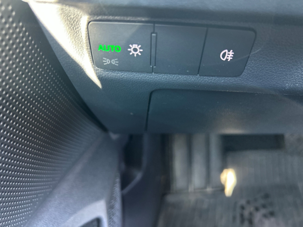 Fahrzeugabbildung SKODA Enyaq iV 60 LOFT AHK NAVI PDC R-Kam GRA FrontAss