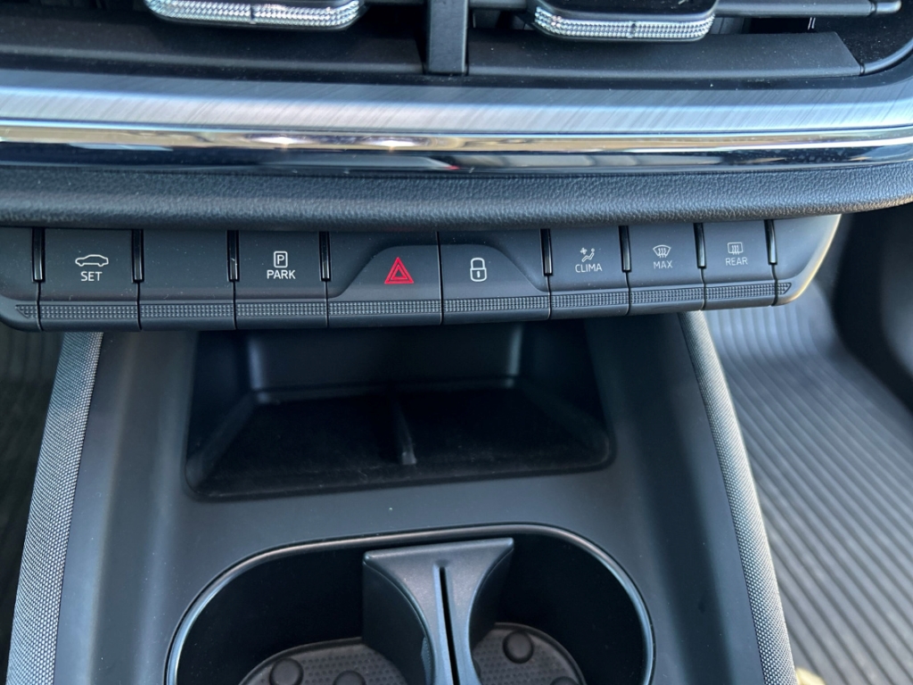 Fahrzeugabbildung SKODA Enyaq iV 60 LOFT AHK NAVI PDC R-Kam GRA FrontAss