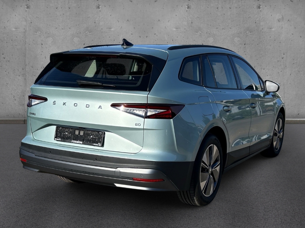Fahrzeugabbildung SKODA Enyaq iV 60 LOFT AHK NAVI PDC R-Kam GRA FrontAss