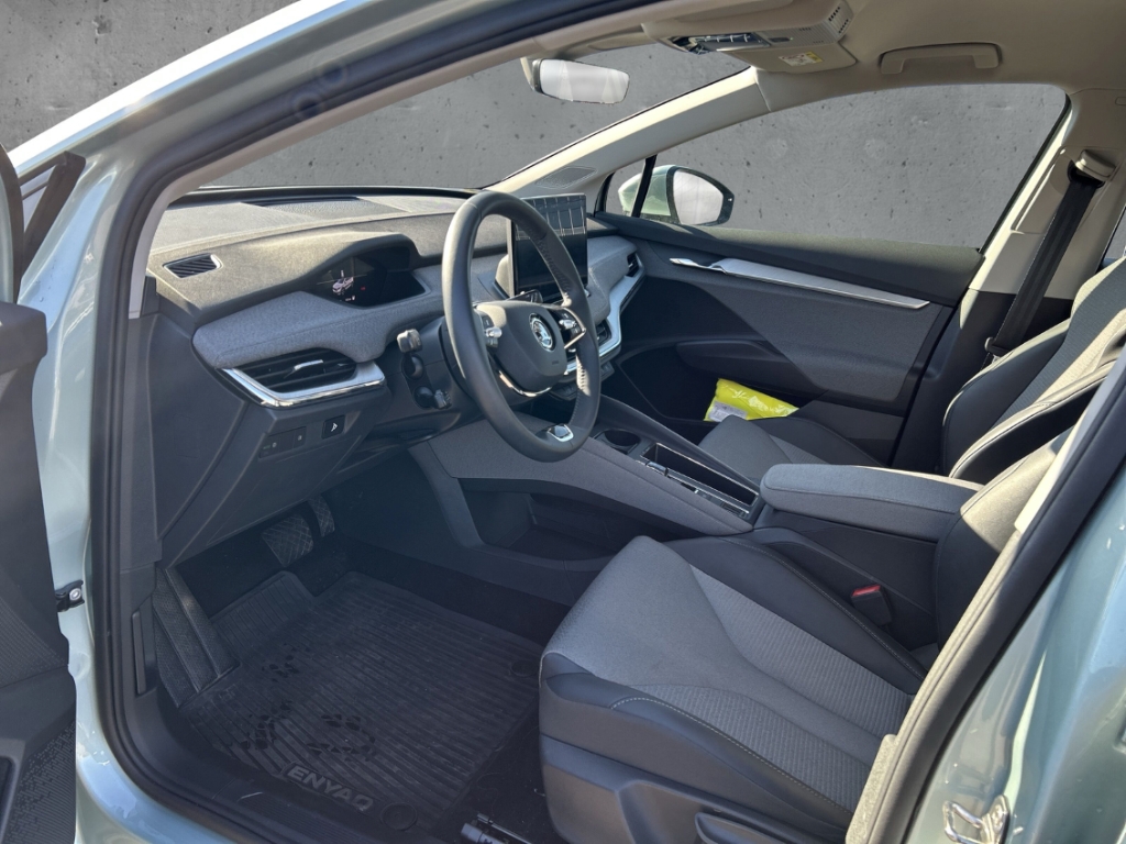 Fahrzeugabbildung SKODA Enyaq iV 60 LOFT AHK NAVI PDC R-Kam GRA FrontAss