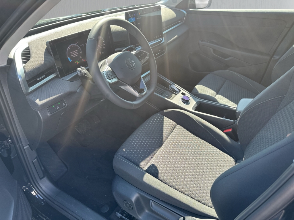 Fahrzeugabbildung Volkswagen T-Roc 1.5 eTSI DSG ENERGY AHK ACC AppConnect Kamera