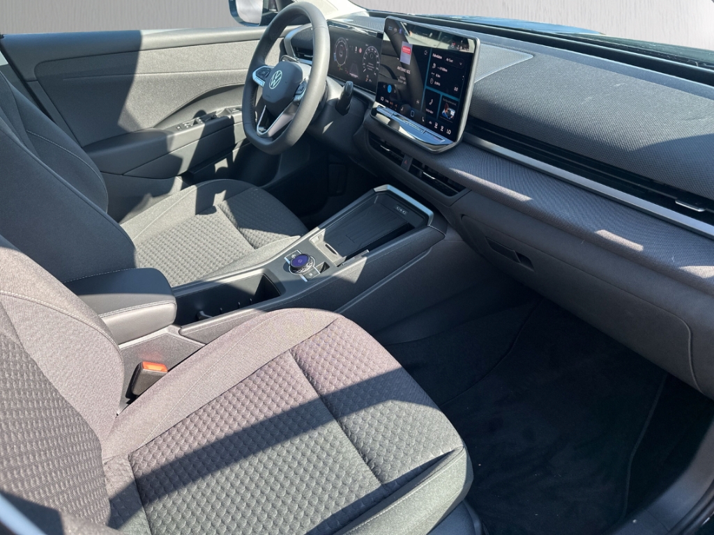 Fahrzeugabbildung Volkswagen T-Roc 1.5 eTSI DSG ENERGY AHK ACC AppConnect Kamera