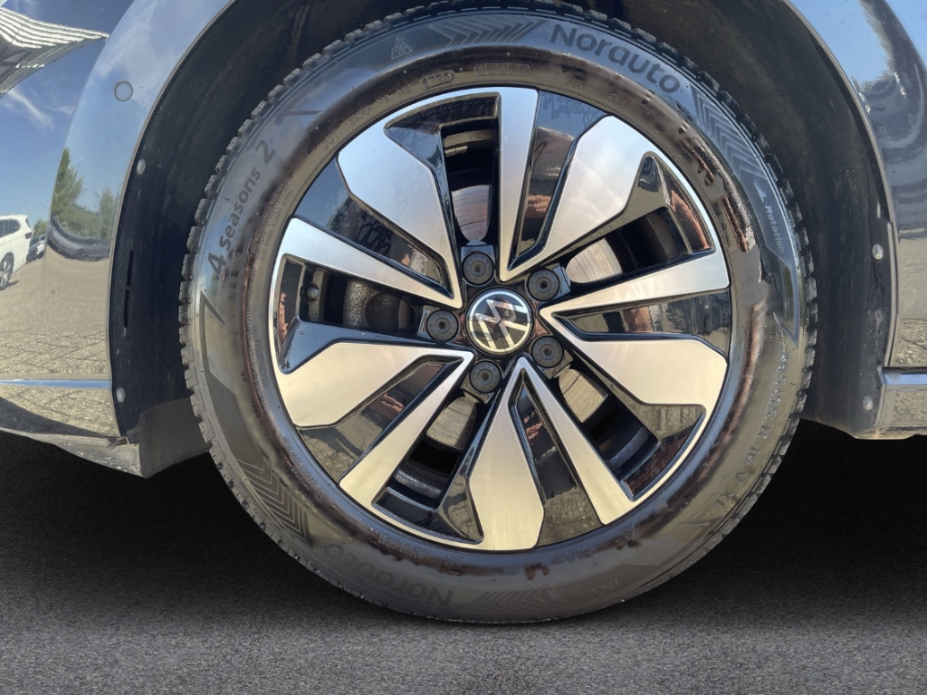 Fahrzeugabbildung Volkswagen Golf Variant 1.5 TSI Move Navi ACC SHZ LHZ AppCo