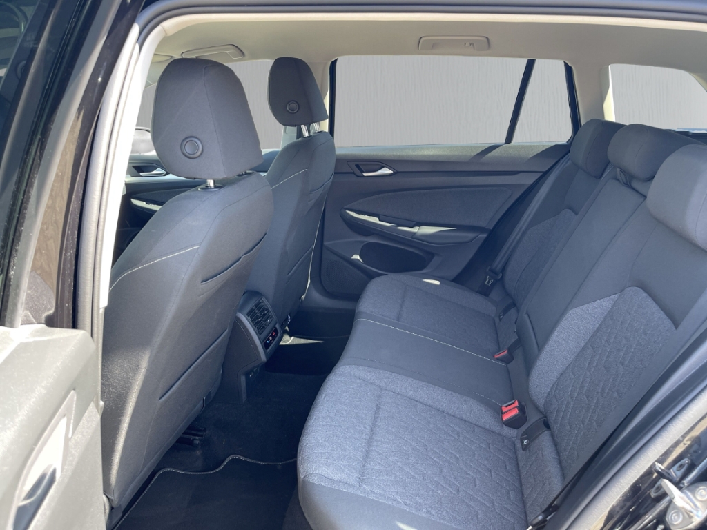 Fahrzeugabbildung Volkswagen Golf Variant 1.5 TSI Move Navi ACC SHZ LHZ AppCo