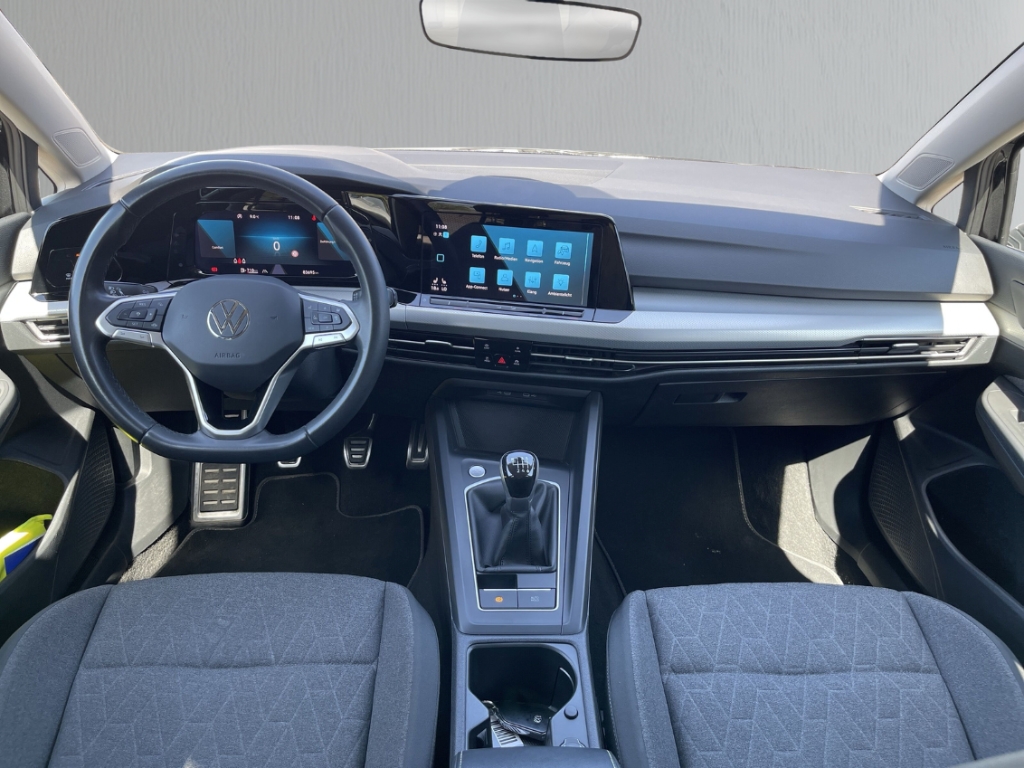 Fahrzeugabbildung Volkswagen Golf Variant 1.5 TSI Move Navi ACC SHZ LHZ AppCo