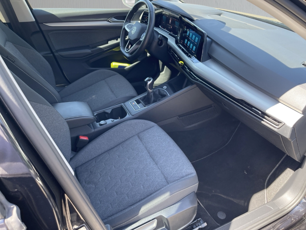 Fahrzeugabbildung Volkswagen Golf Variant 1.5 TSI Move Navi ACC SHZ LHZ AppCo