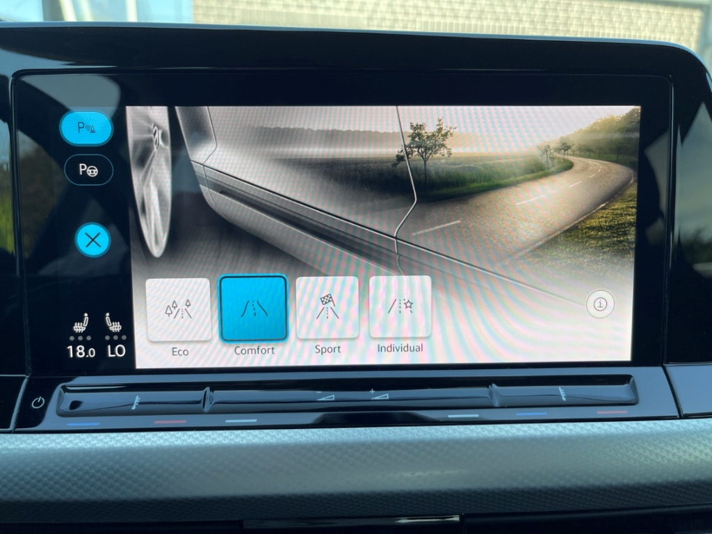 Fahrzeugabbildung Volkswagen Golf Variant 1.5 TSI Move Navi ACC SHZ LHZ AppCo