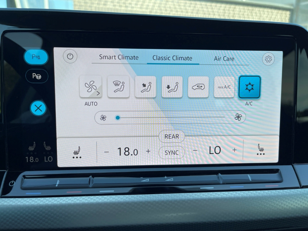 Fahrzeugabbildung Volkswagen Golf Variant 1.5 TSI Move Navi ACC SHZ LHZ AppCo