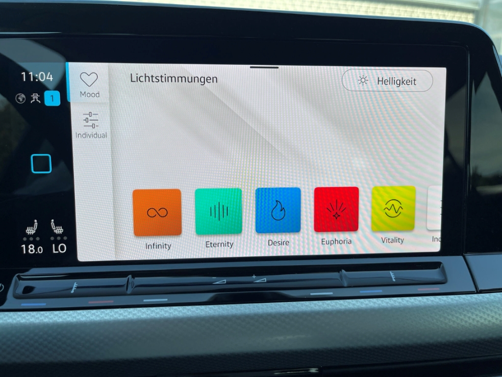 Fahrzeugabbildung Volkswagen Golf Variant 1.5 TSI Move Navi ACC SHZ LHZ AppCo
