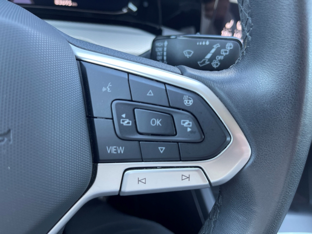 Fahrzeugabbildung Volkswagen Golf Variant 1.5 TSI Move Navi ACC SHZ LHZ AppCo