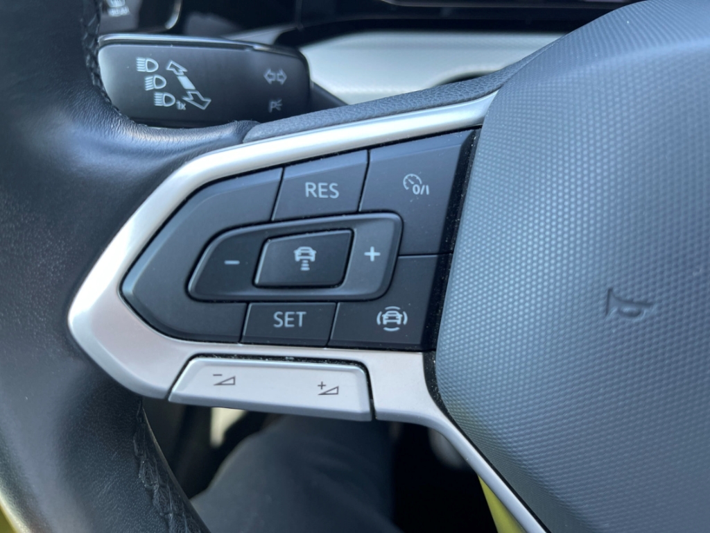 Fahrzeugabbildung Volkswagen Golf Variant 1.5 TSI Move Navi ACC SHZ LHZ AppCo
