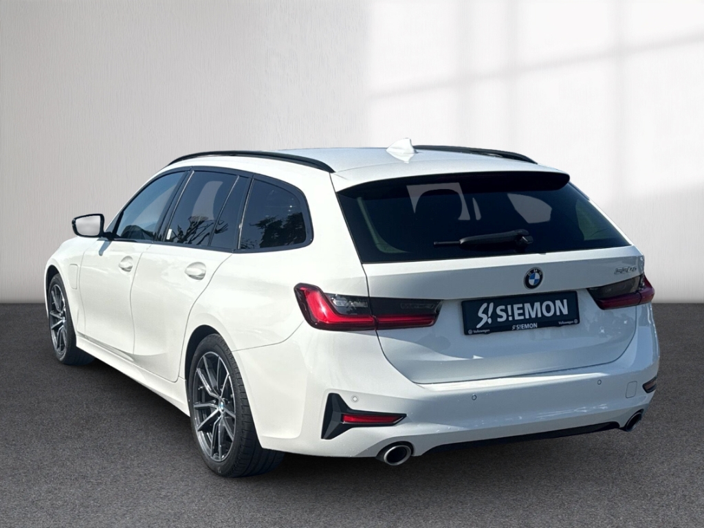 Fahrzeugabbildung BMW 330 e Shadow Sport Touring AHK VIRT HUD PDC SHZ