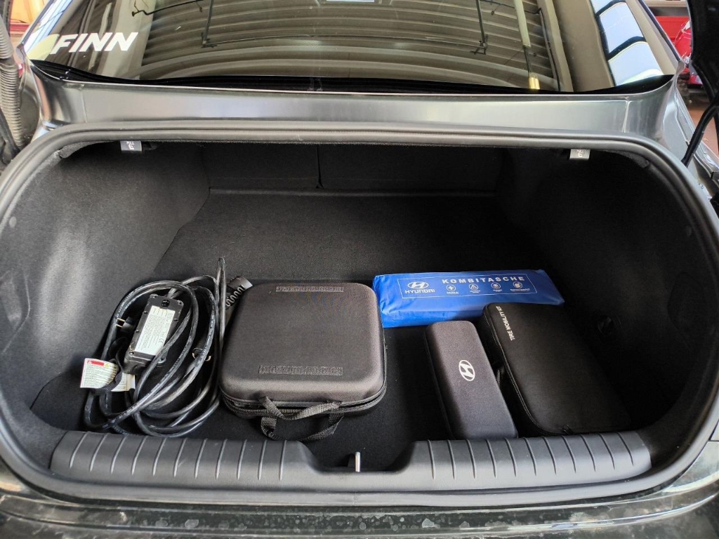 Fahrzeugabbildung Hyundai IONIQ 6 77,4kWh 4WD UNIQ Digi-Spiegel HUD Navi Digitales Cockpit Memory Sitze Soundsystem Bose