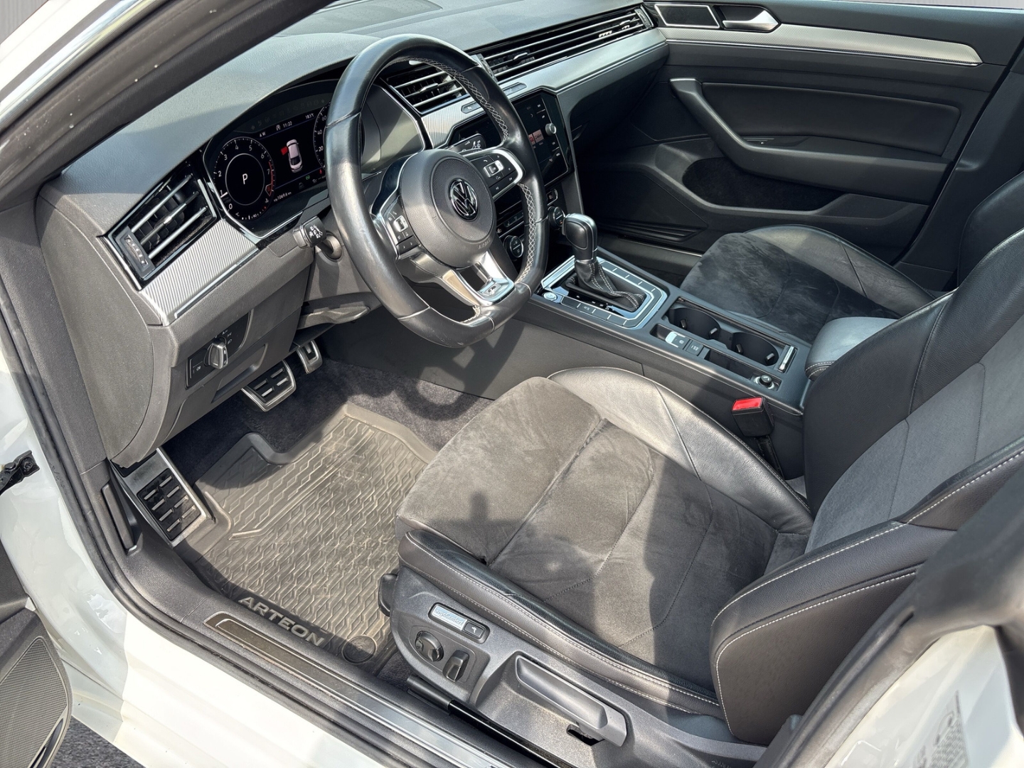 Fahrzeugabbildung Volkswagen Arteon R-Line DSG LED PANO SHZ NAV