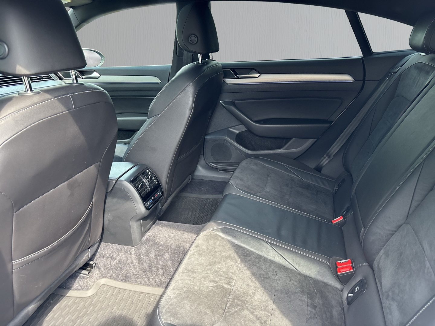 Fahrzeugabbildung Volkswagen Arteon R-Line DSG LED PANO SHZ NAV