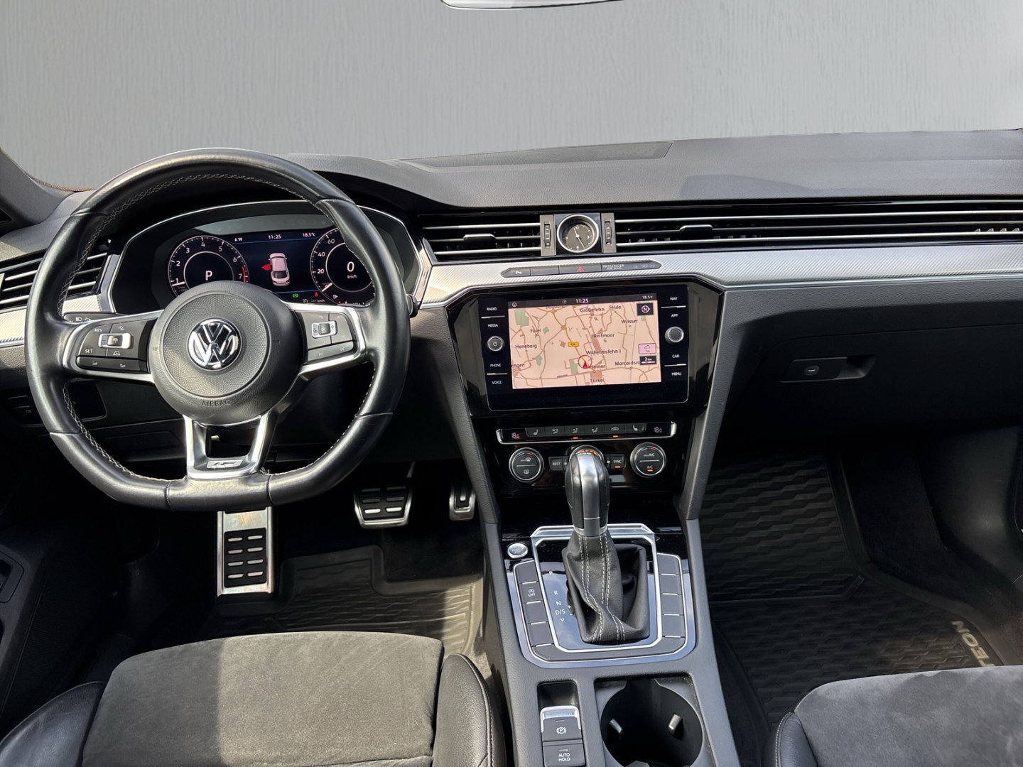 Fahrzeugabbildung Volkswagen Arteon R-Line DSG LED PANO SHZ NAV