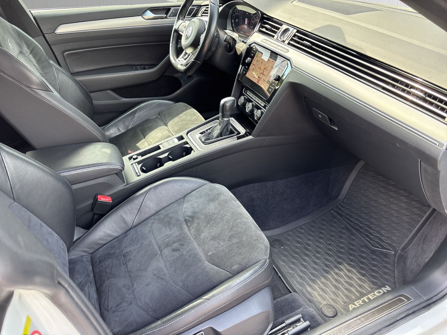 Fahrzeugabbildung Volkswagen Arteon R-Line DSG LED PANO SHZ NAV