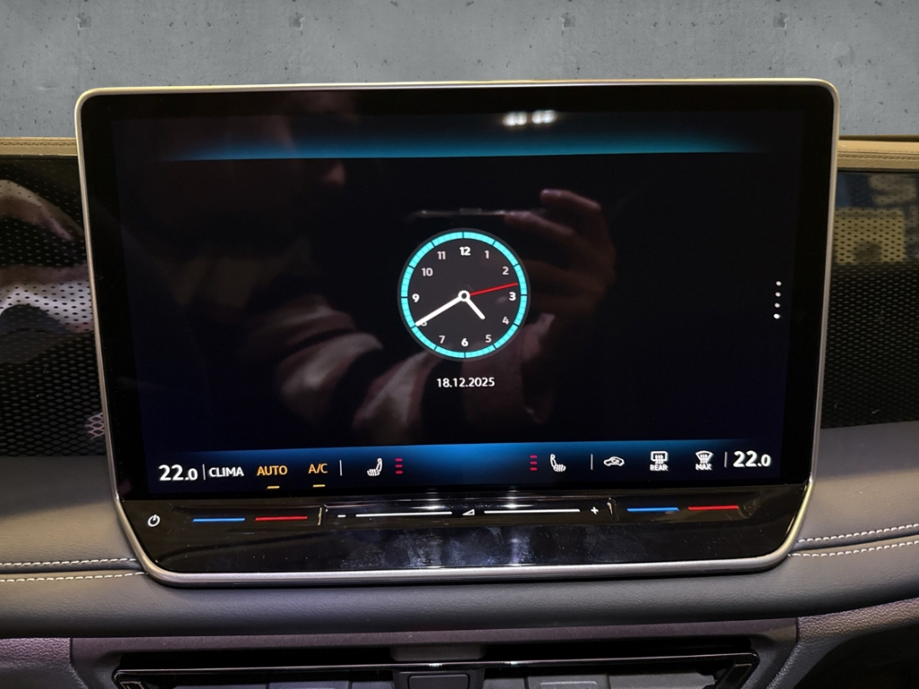 Fahrzeugabbildung Volkswagen Tiguan 1.5 eTSI DSG Energy AHK Navi ACC AreaView
