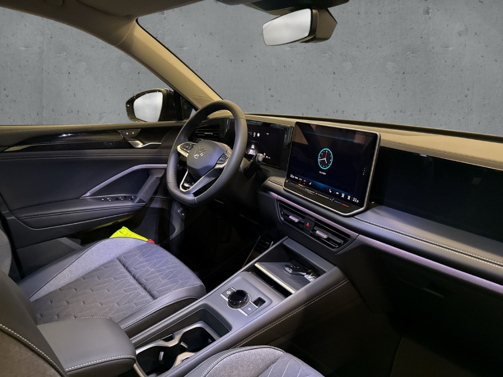 Fahrzeugabbildung Volkswagen Tiguan 1.5 eTSI DSG Energy AHK Navi ACC AreaView