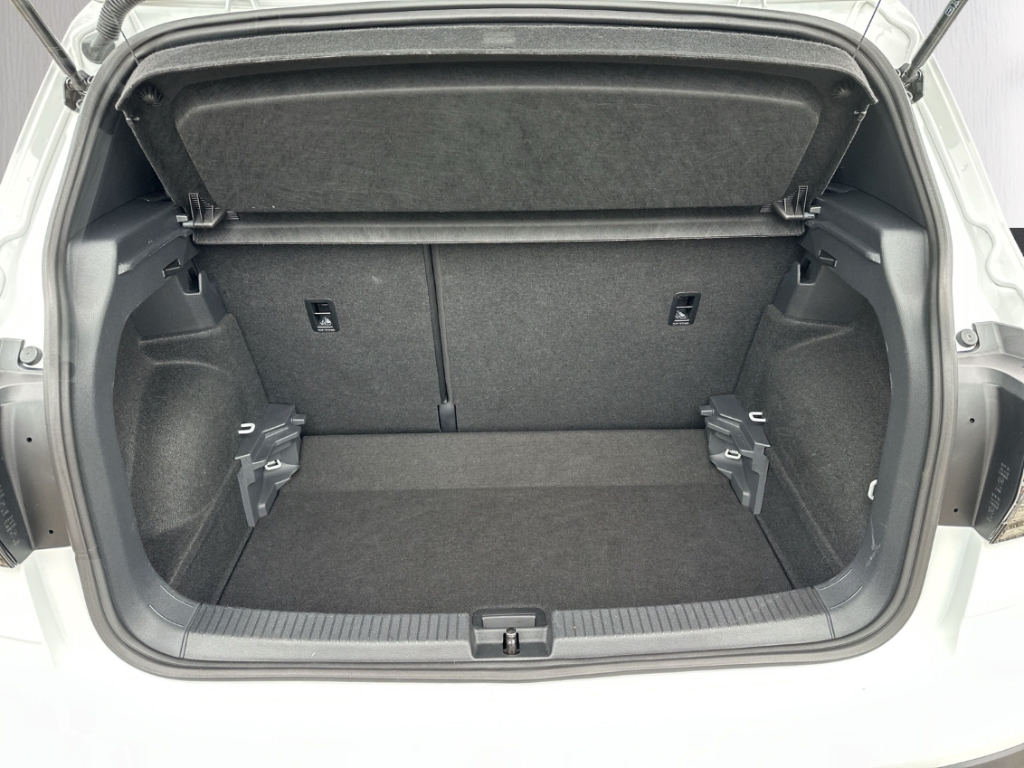 Fahrzeugabbildung Volkswagen T-Cross 1.0 TSI DSG Goal AHK LED NAVI PDC DigiCock FrontAss